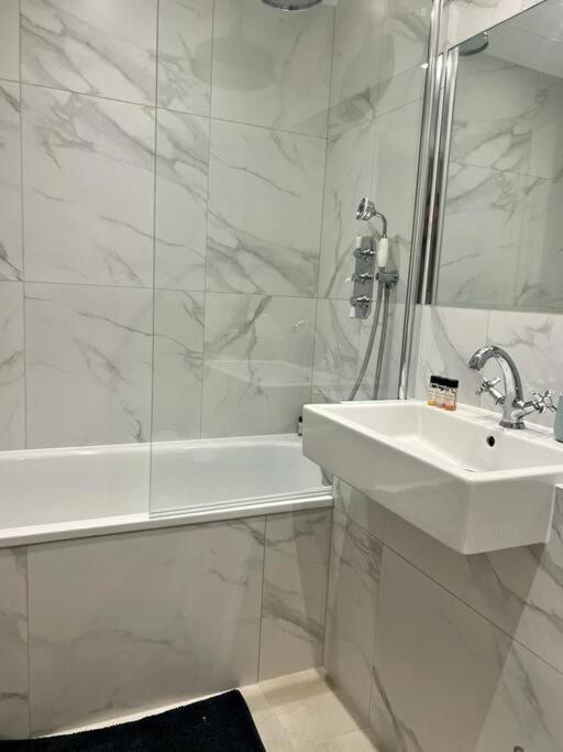 New Flat In Holland Park Διαμέρισμα Λονδίνο Εξωτερικό φωτογραφία